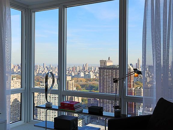 3rd image of 160 W 62nd St APT 45D