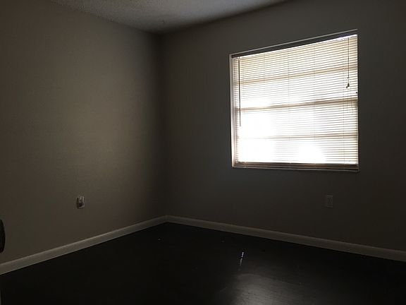 5th image of 1731 Birchwood Cir APT 1