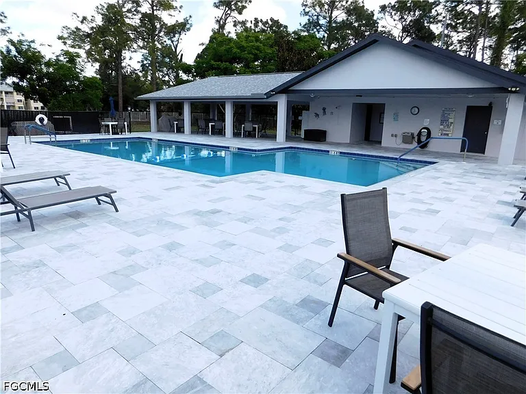 10525 Putnam Ct — Photo 23