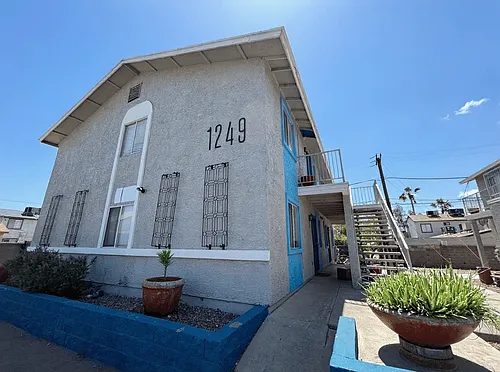 1249 W Pierce St #2 Photo 1