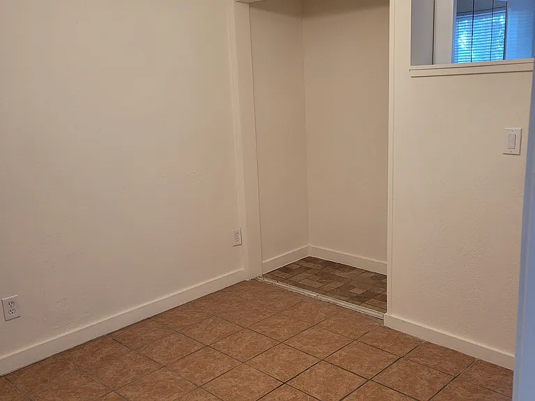 2865 Lakeview Dr #B — Photo 10