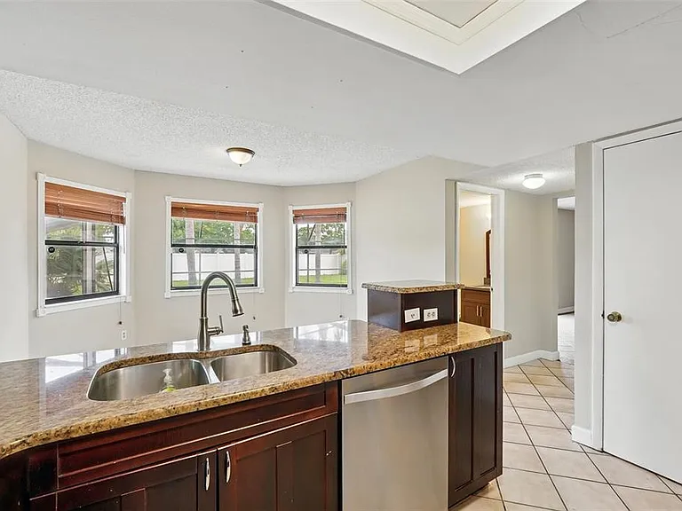7925 Tumblestone Dr — Photo 19