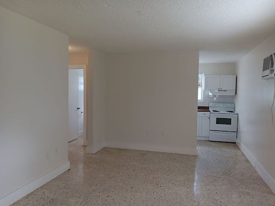 1st image of 126 NW 6th Ave APT 1