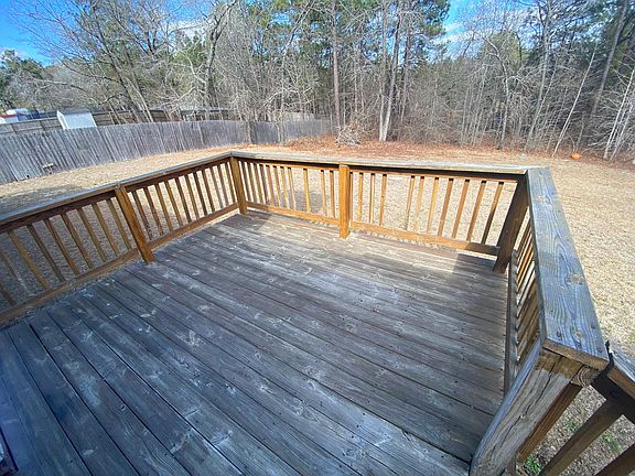 3rd image of 497 Northwoods Dr