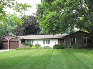 259 Stonegate Rd, Trout Valley, IL 60013