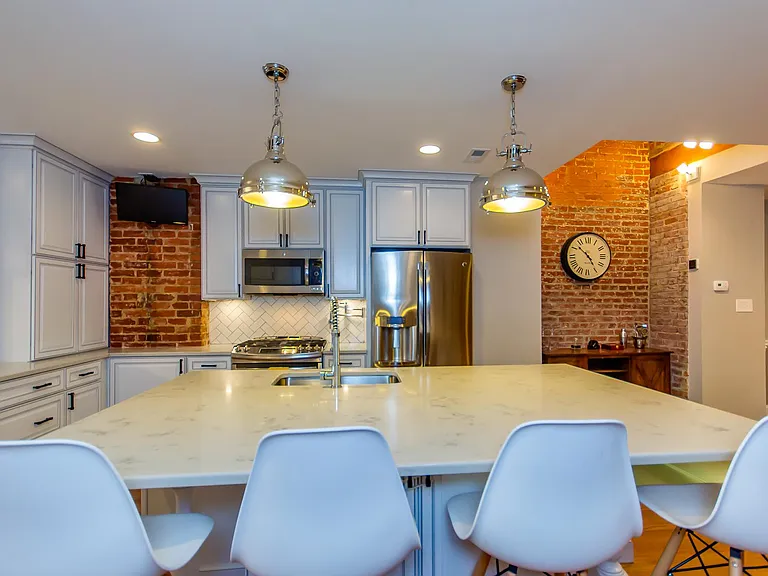 510 E St NE #A — Photo 4