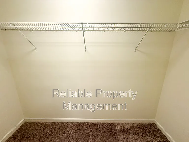 944 Avondale Dr — Photo 9