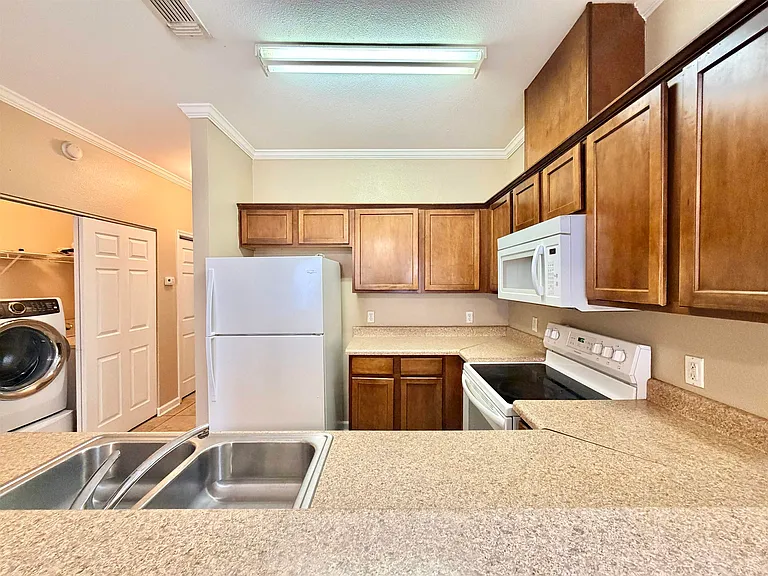 2400 Fred Smith Rd #207 — Photo 6