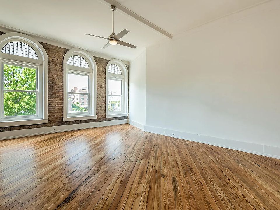 1st image of 102 W Summit Hill Dr APT 202