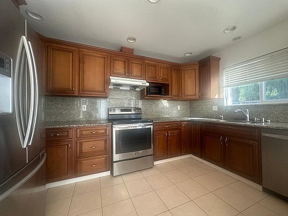 2nd image of 6902 Avenida Rotella