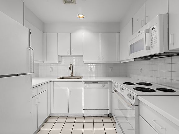 5th image of 206 Shearwater Ct W #66