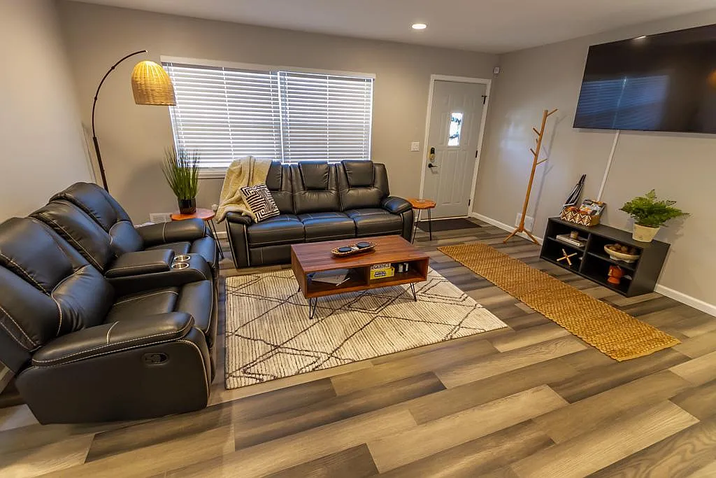 3 bed, 1378 sqft, $2,500 — Photo 4