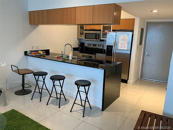 5th image of 1750 N Bayshore Dr APT 3706
