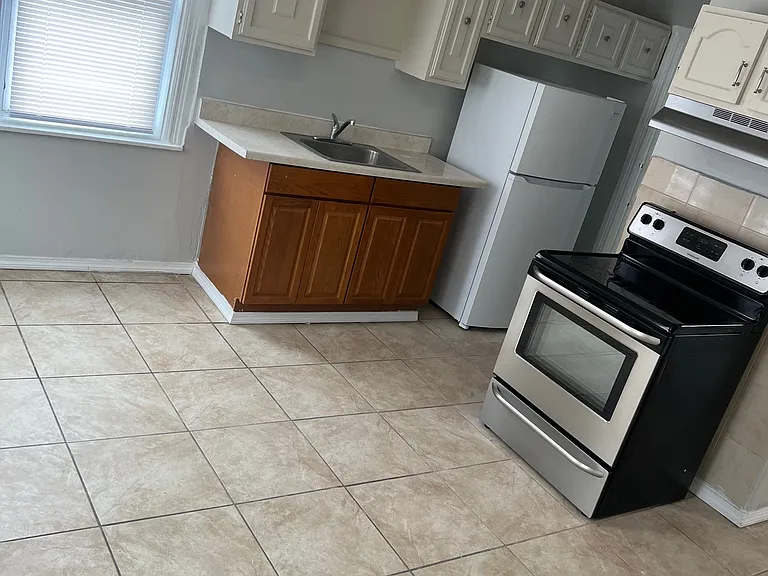 24 Whittier Ave #1 — Photo 4