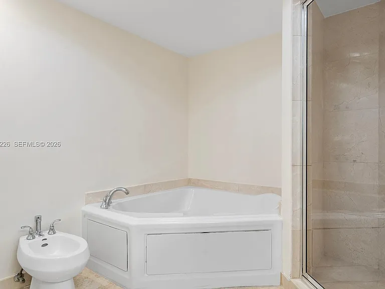 17555 Atlantic Blvd #508 — Photo 47