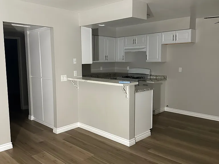 13750 Vanowen St #3 — Photo 5
