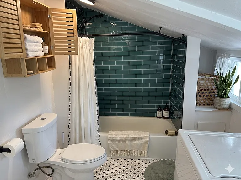 668 Meade St — Photo 8