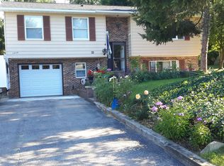 1059 Knoll Crest Ct, Traverse City, MI 49686