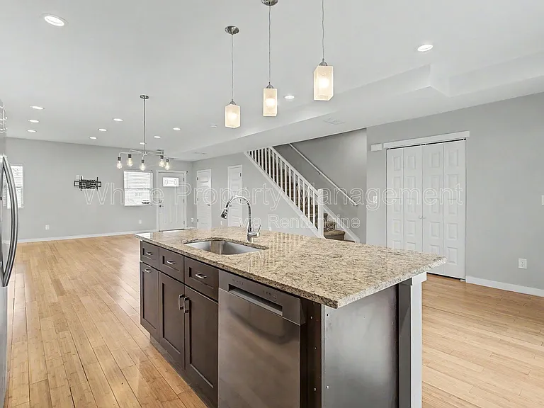 5803 Poplar St — Photo 9