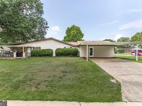 4th image of 211 Hickory Gln