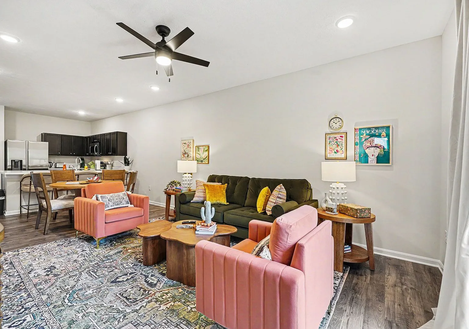 Stylish 2 Bedroom Duplex | Garage + Fast Wi-Fi — Photo 4