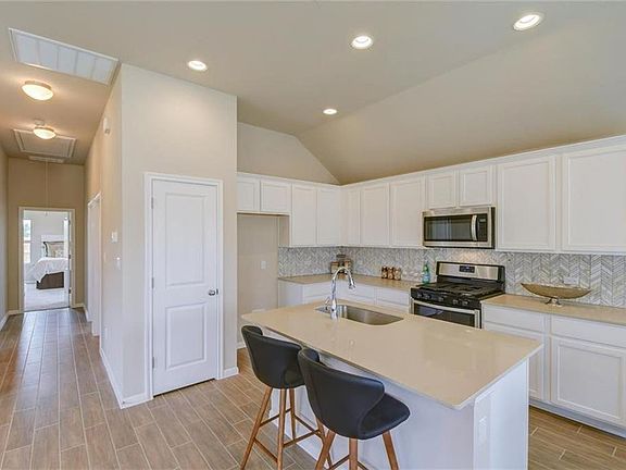 5th image of 124 Trailstone Dr