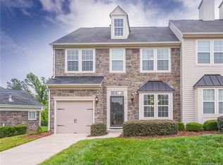 9816 Springholm Dr, Charlotte, NC 28278