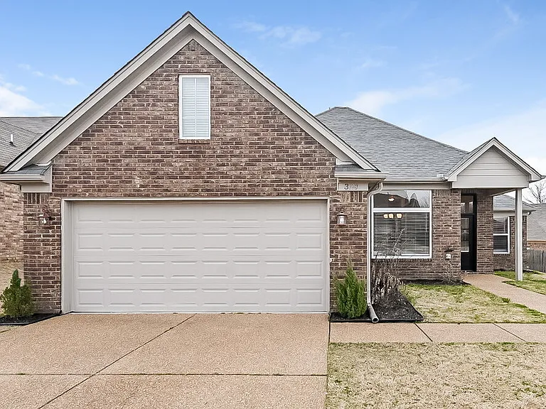 3110 Logans Loop — Photo 1