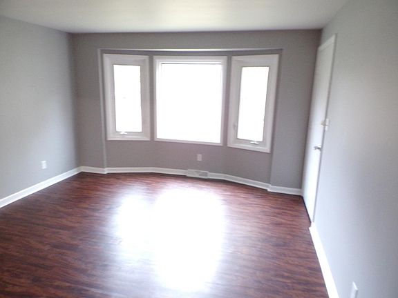 3rd image of 89 E Summerset Ln