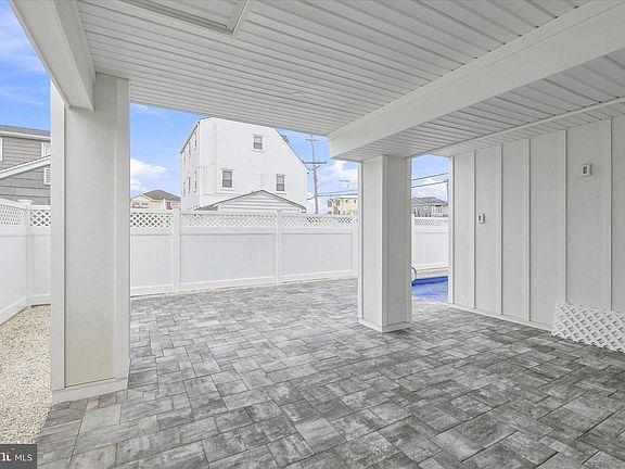 4th image of 8901 Long Beach Blvd