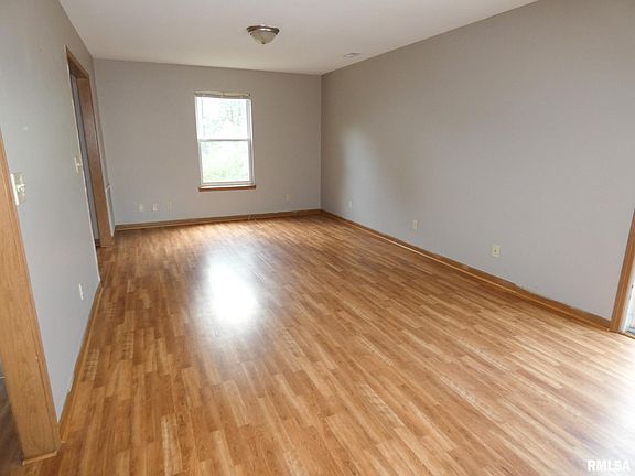 4th image of 2215 W Ayres Ave
