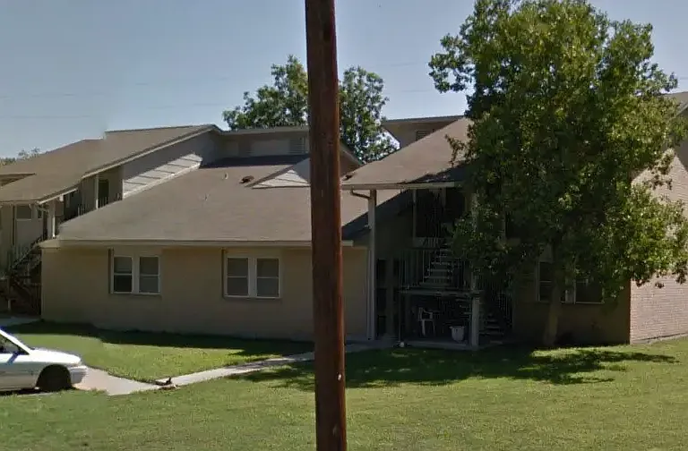 500 N Anderson St — Photo 2