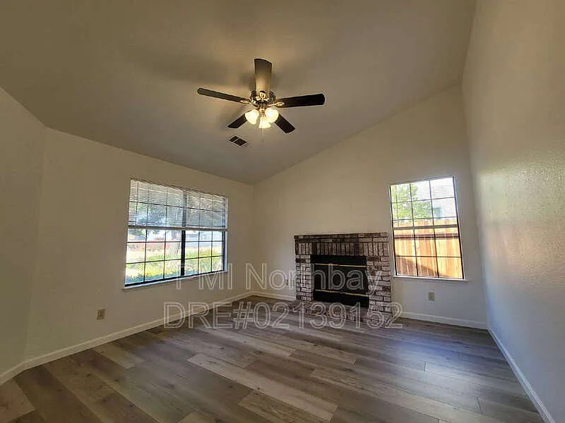 3 bed, 2.0 bath, 1299 sqft, $2,695 — Photo 3