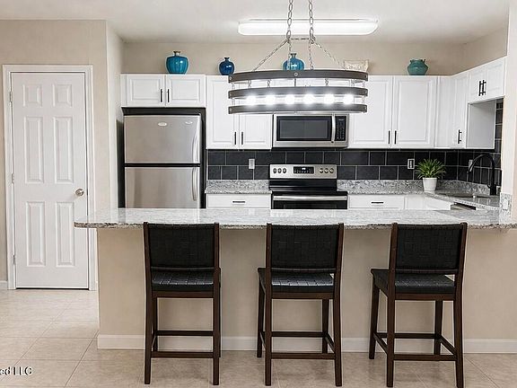 4th image of 3912 Juniper St