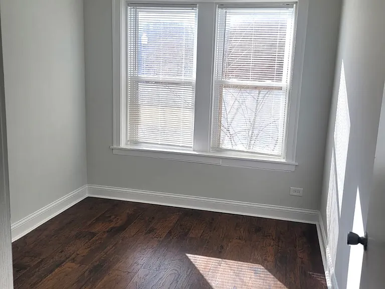 4876 W Armitage Ave — Photo 11