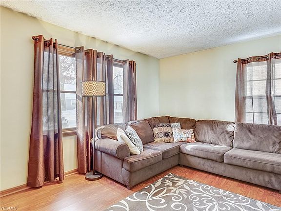 3rd image of 2289 Hillside St