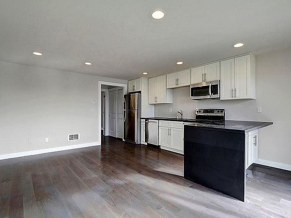 4th image of 223 5th Ave APT 6