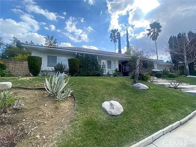 3 bed, 2542 sqft, $6,000 — Photo 2
