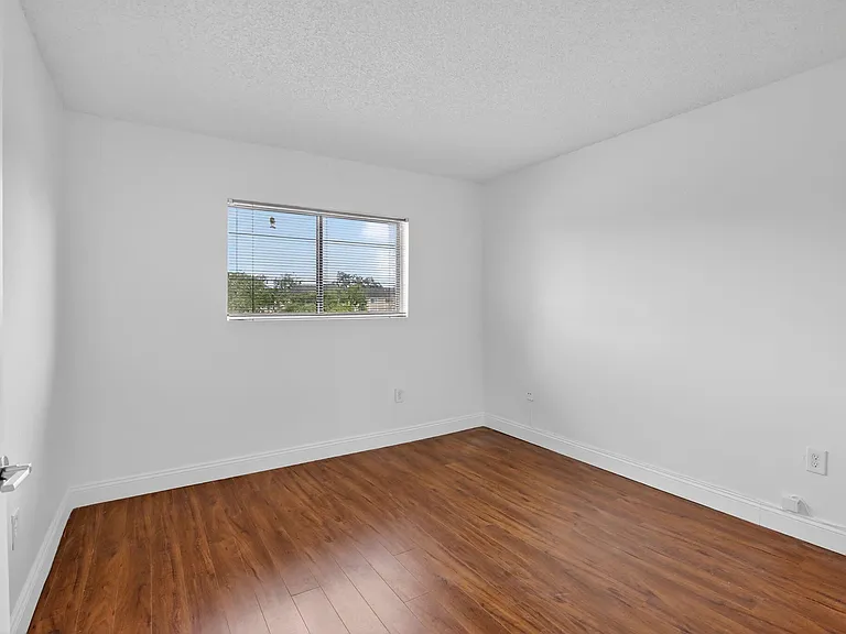 300 Palm Cir W #305 — Photo 13