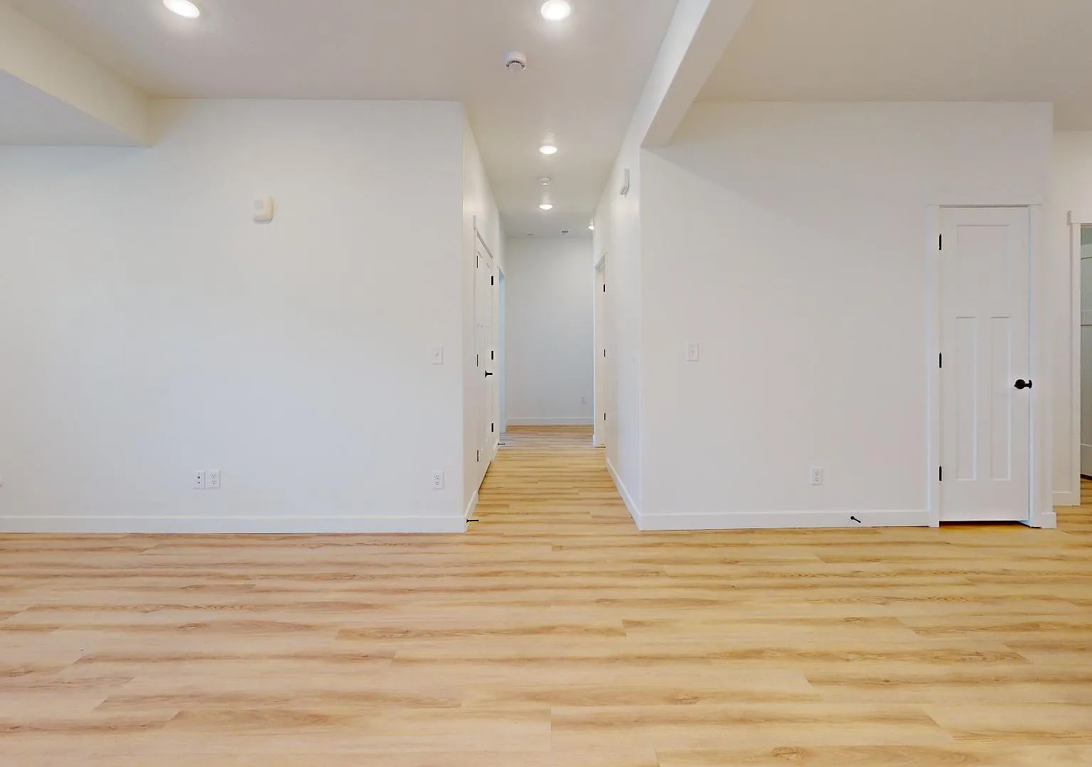 Yard Bldg 11: Unit 305 Type 2: Standard - 305 — Photo 4