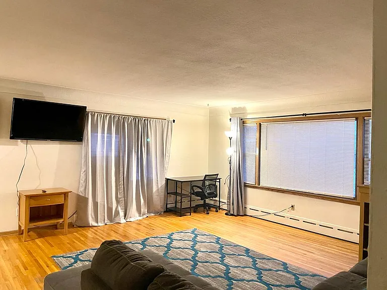 224 2nd Ave S #1 — Photo 5