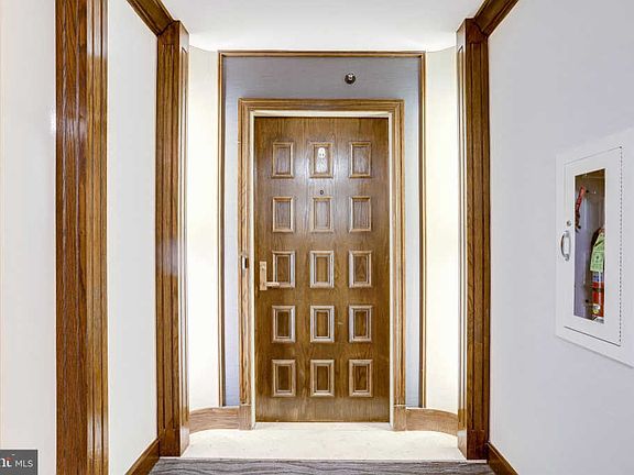 2nd image of 1300 Crystal Dr APT 709S