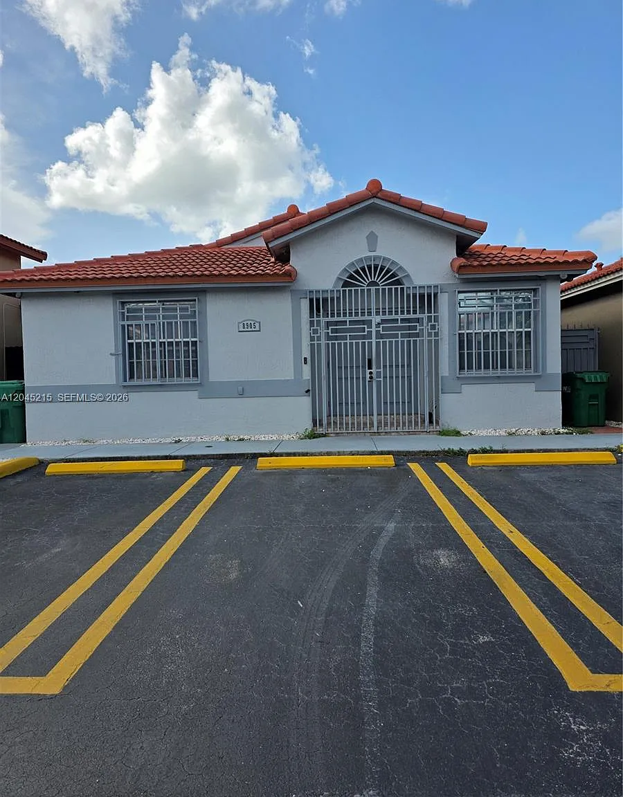 3 bed, 2.0 bath, 1270 sqft, $3,300 — Photo 1