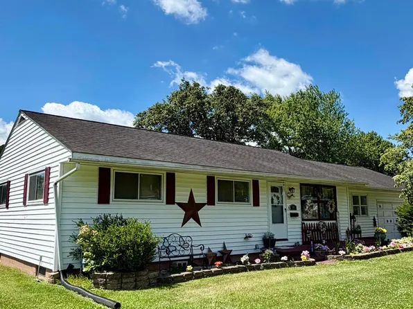 56 Beechrock Dr, Zanesville, OH 43701