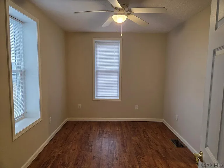 559 N Dominion Dr — Photo 3
