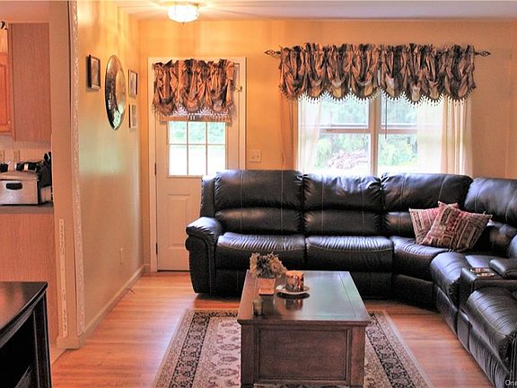 5th image of 5 Rosewood Ln