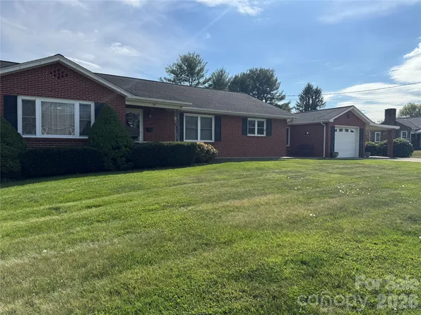 54 Rhoda St, Canton, NC 28716