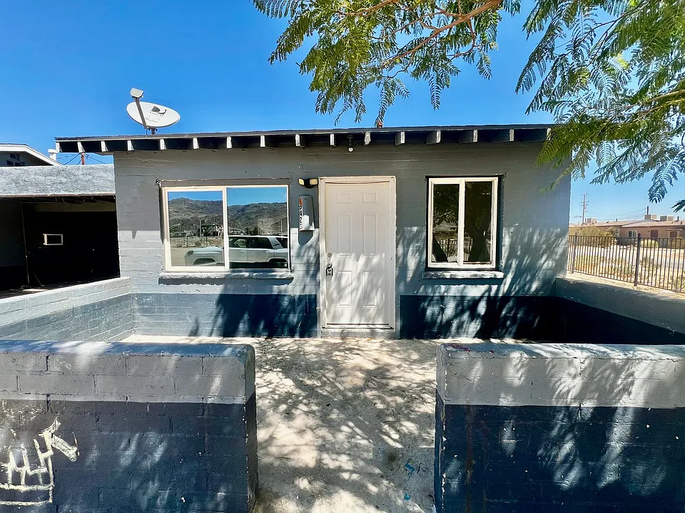 6413-6431 Mariposa Ave