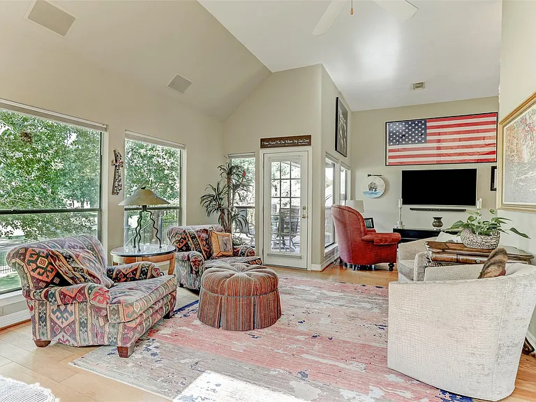 1706 Country Squire Dr — Photo 10