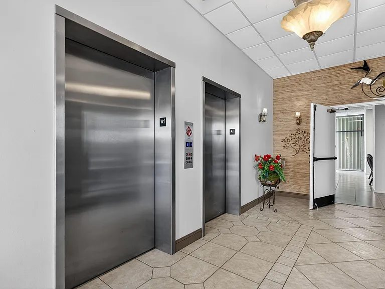 5061 N Highway A1A #705 — Photo 31